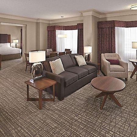 Doubletree By Hilton West Edmonton Hotell Exteriör bild