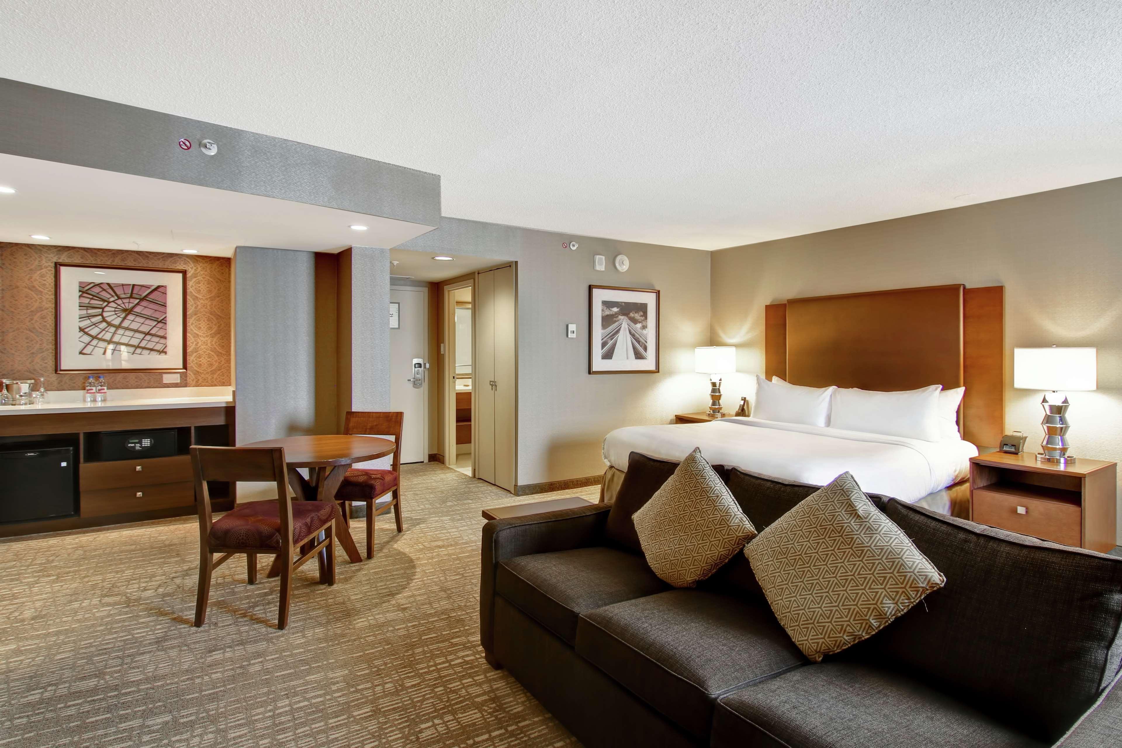 Doubletree By Hilton West Edmonton Hotell Exteriör bild