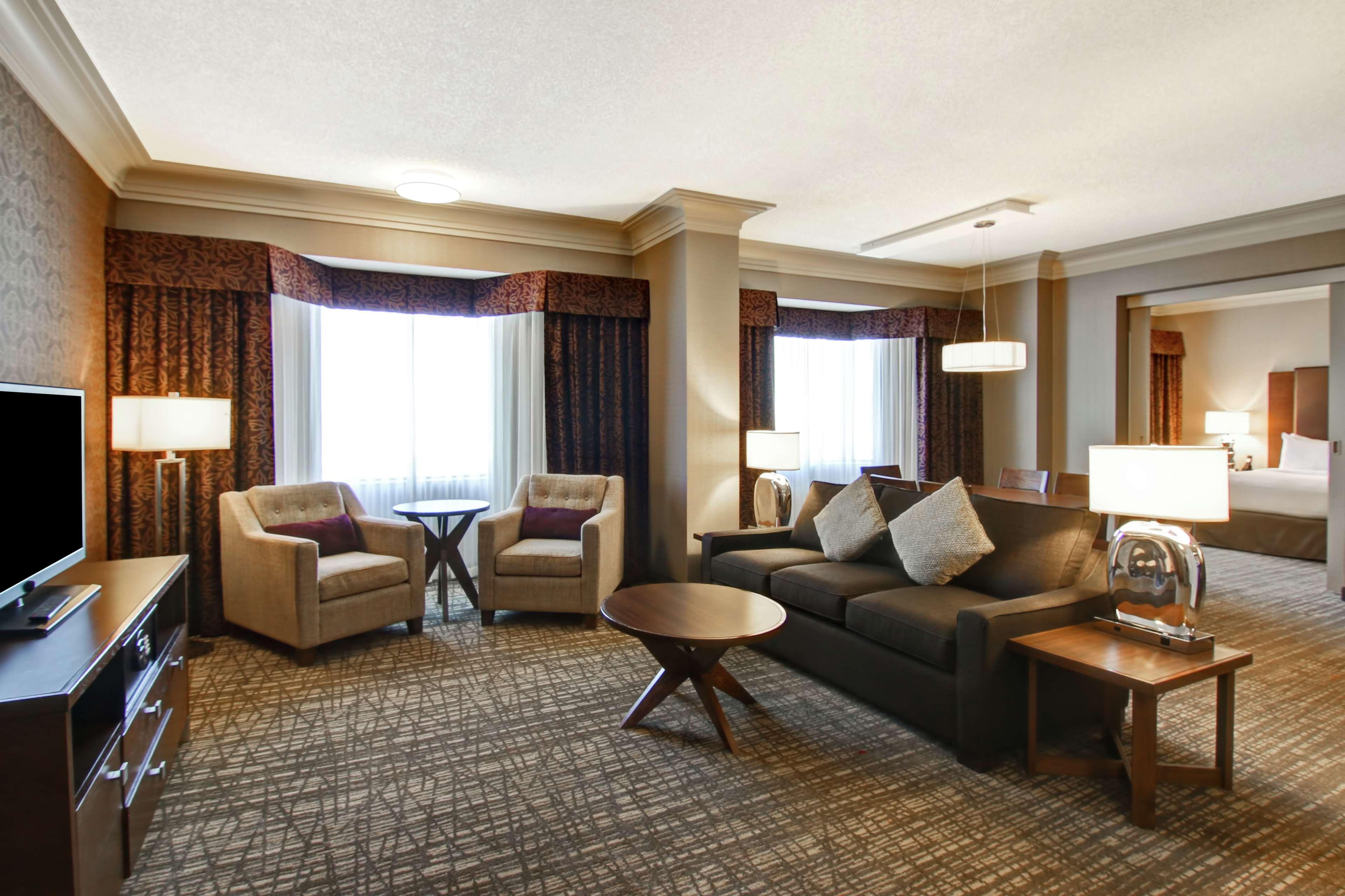 Doubletree By Hilton West Edmonton Hotell Exteriör bild