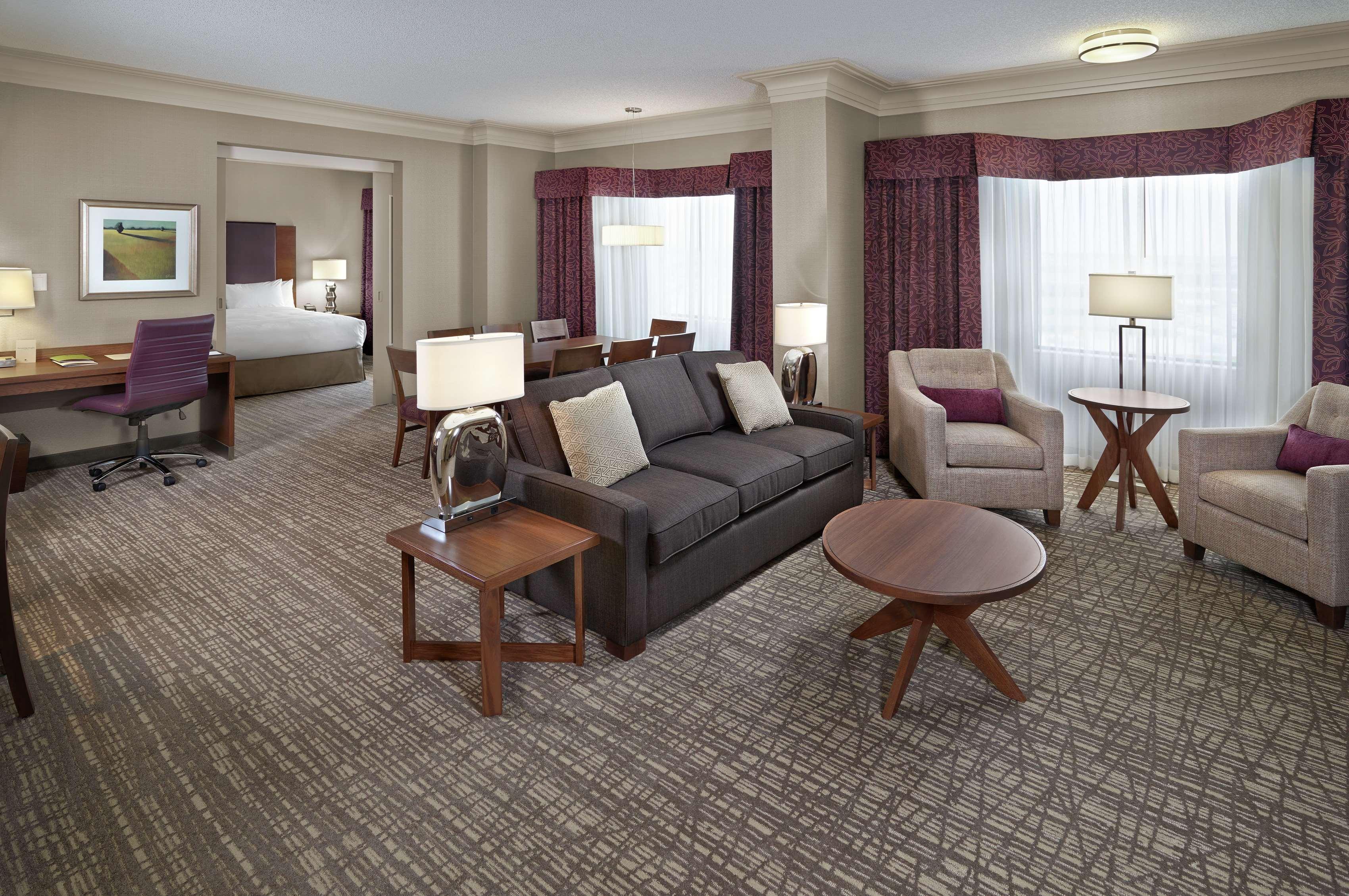 Doubletree By Hilton West Edmonton Hotell Exteriör bild