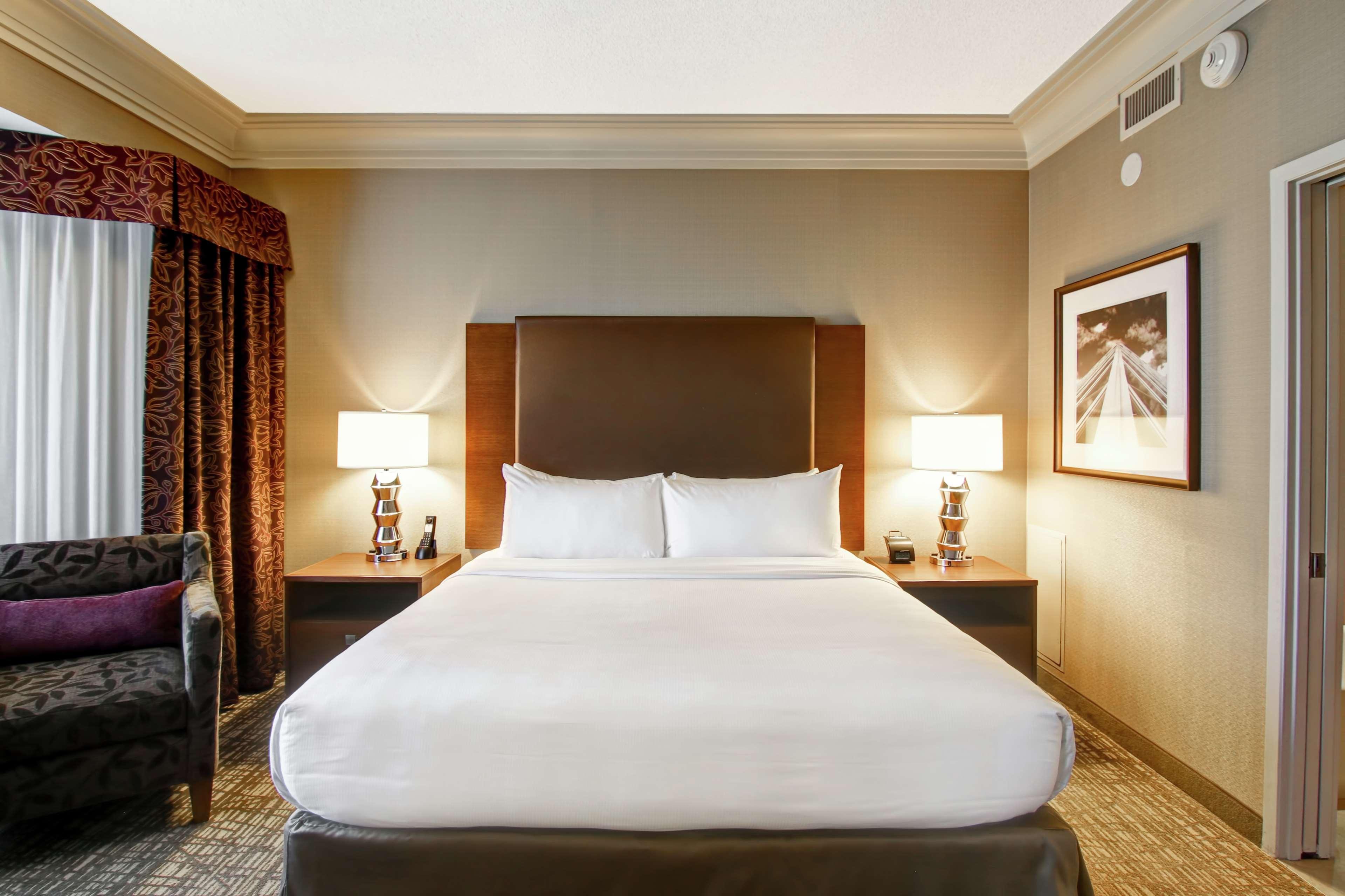Doubletree By Hilton West Edmonton Hotell Exteriör bild