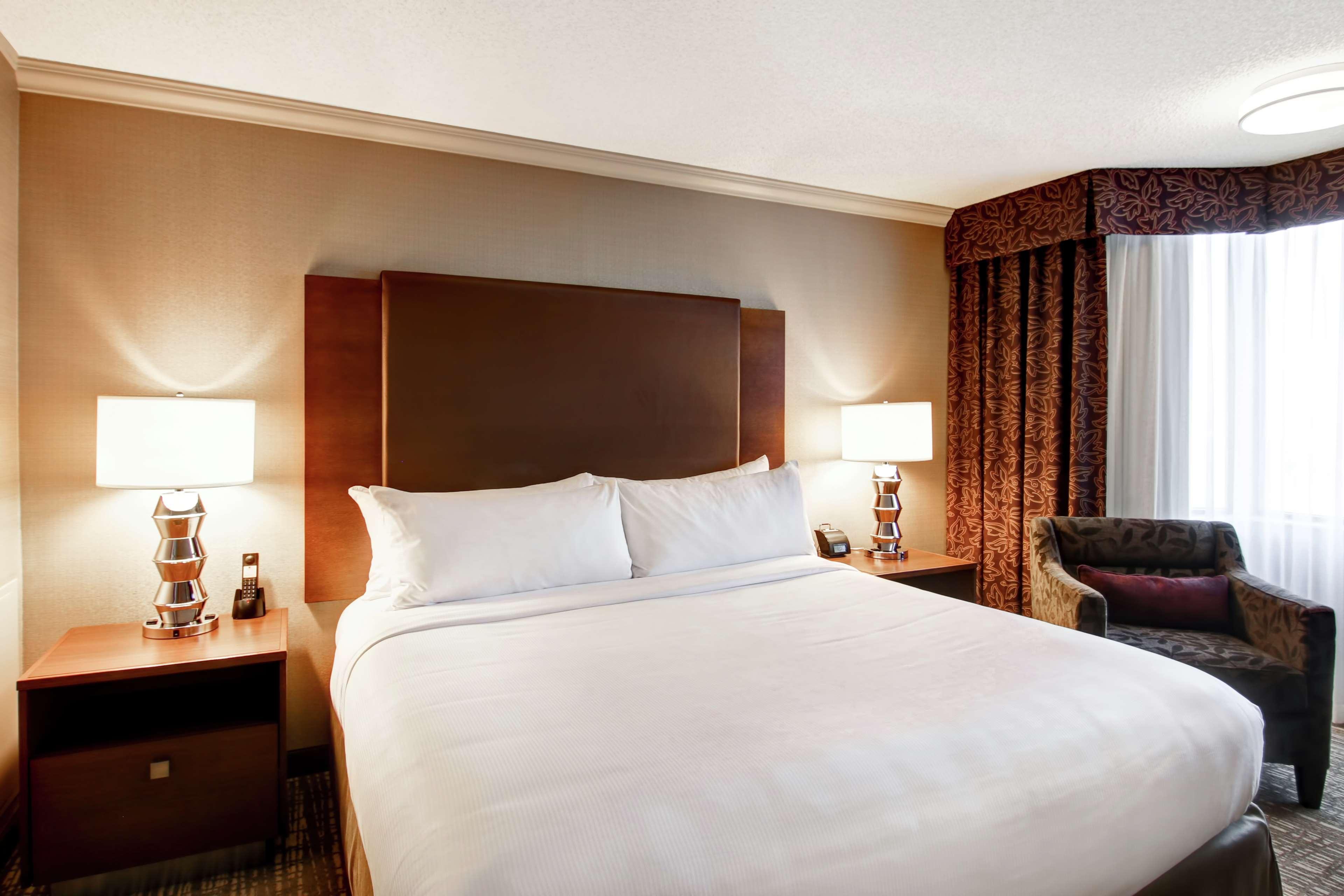 Doubletree By Hilton West Edmonton Hotell Exteriör bild