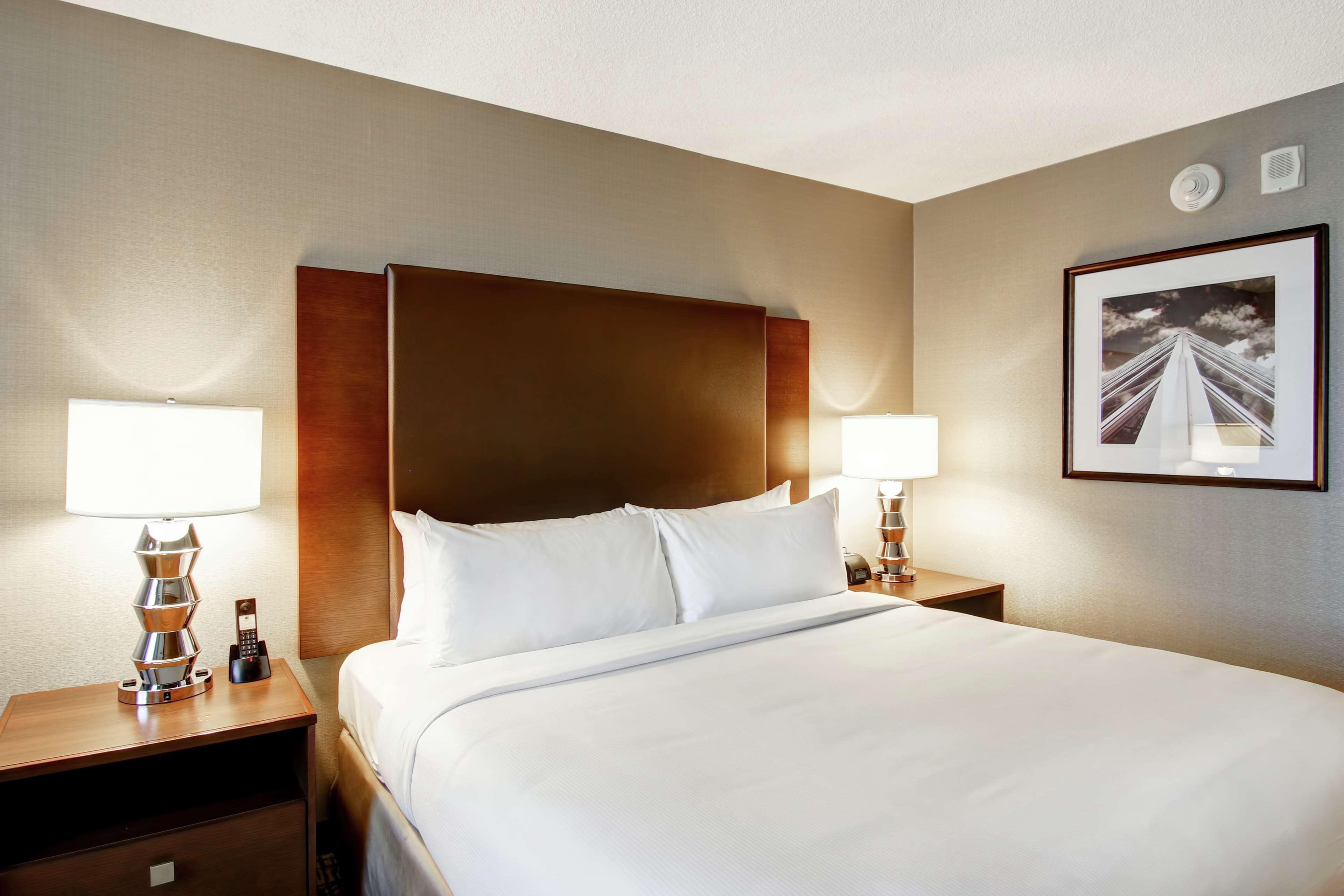 Doubletree By Hilton West Edmonton Hotell Exteriör bild
