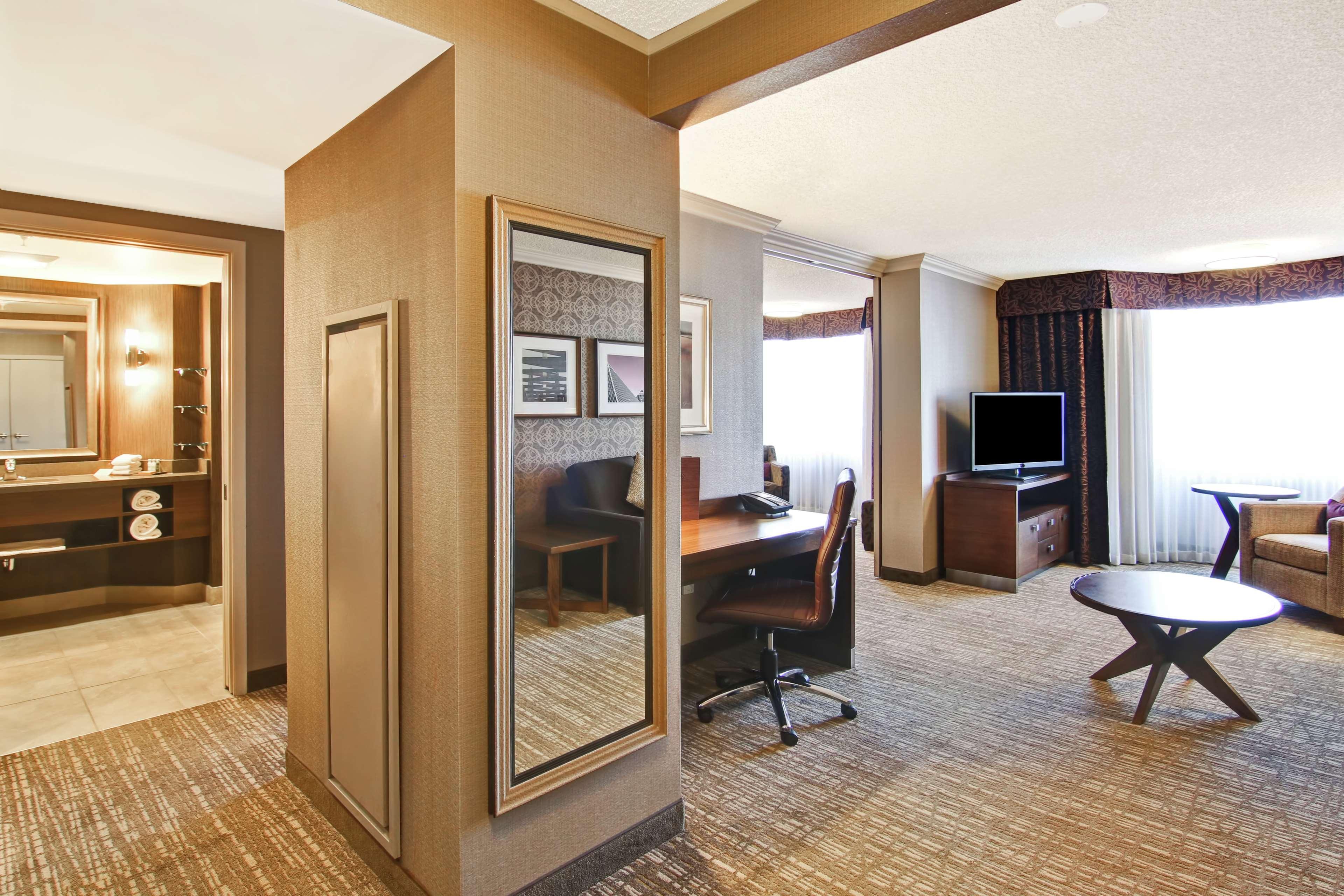 Doubletree By Hilton West Edmonton Hotell Exteriör bild