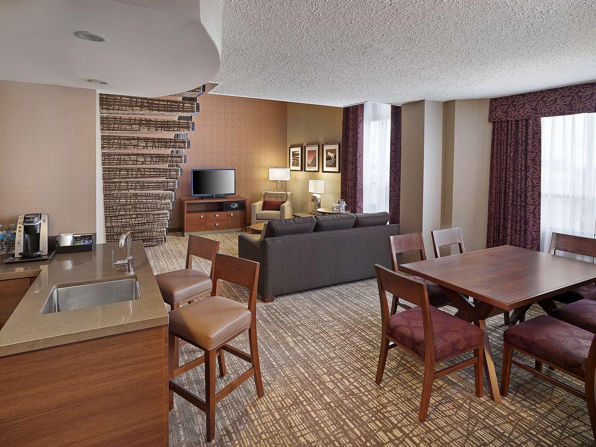 Doubletree By Hilton West Edmonton Hotell Exteriör bild