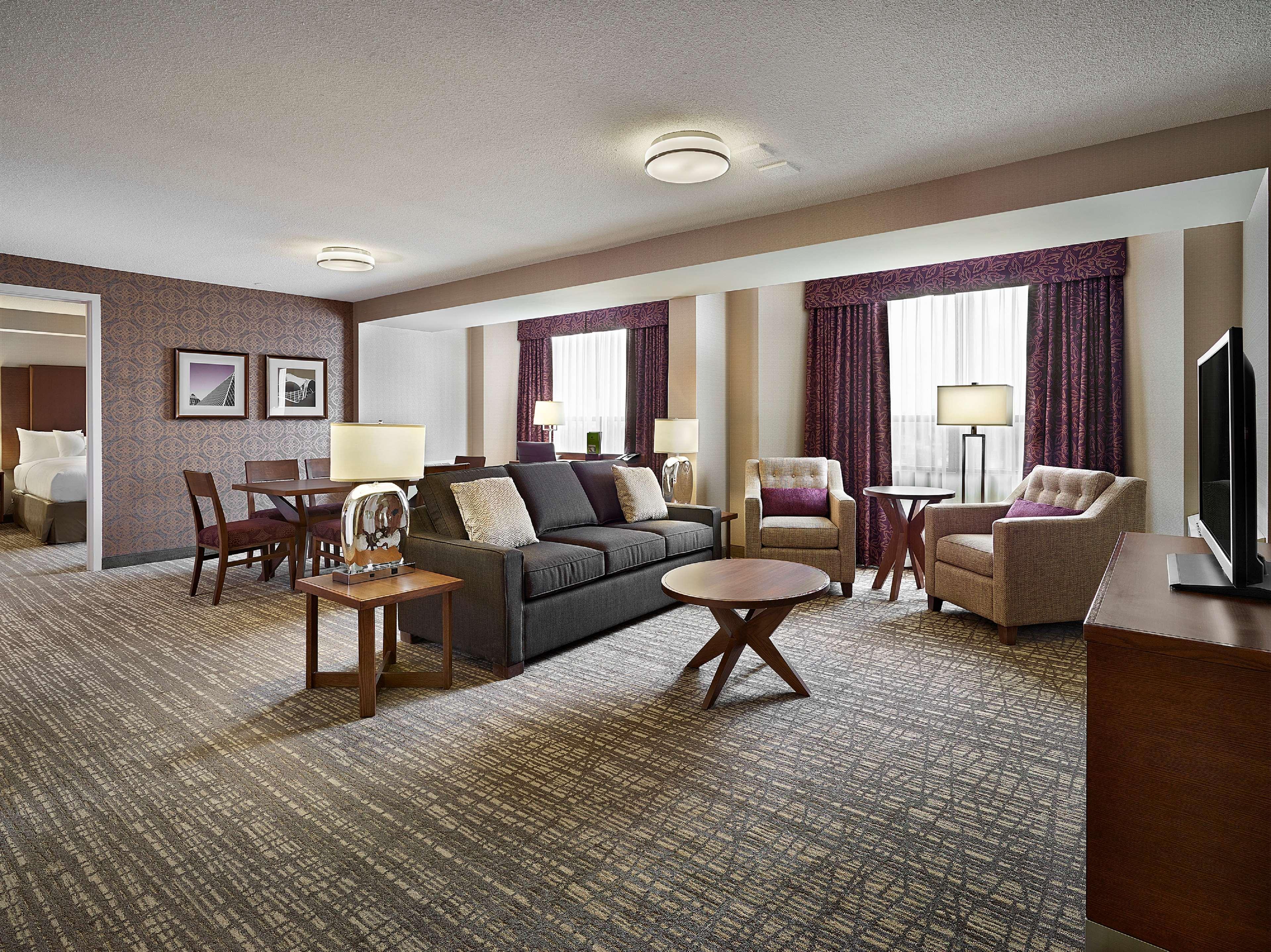 Doubletree By Hilton West Edmonton Hotell Exteriör bild