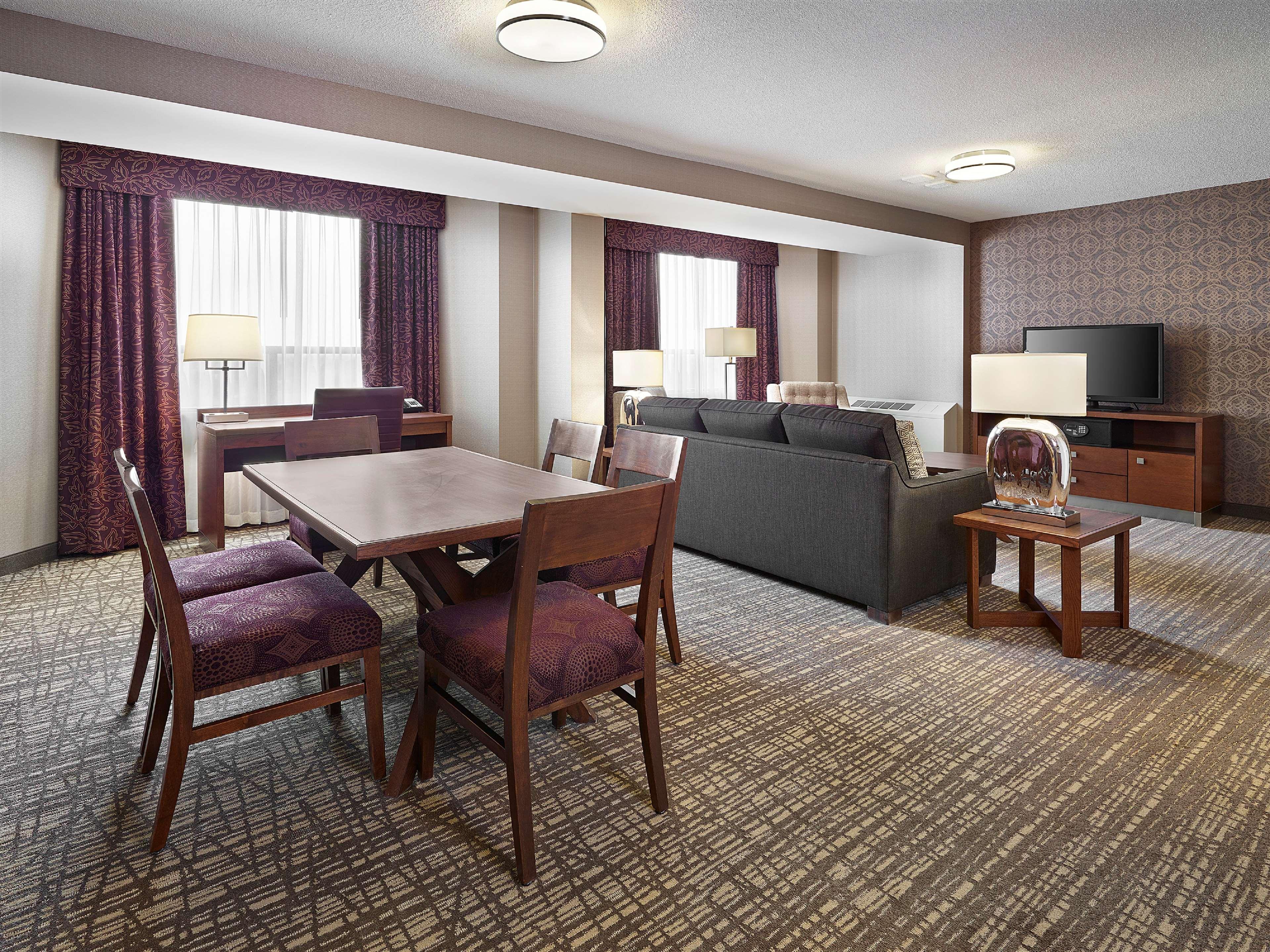 Doubletree By Hilton West Edmonton Hotell Exteriör bild