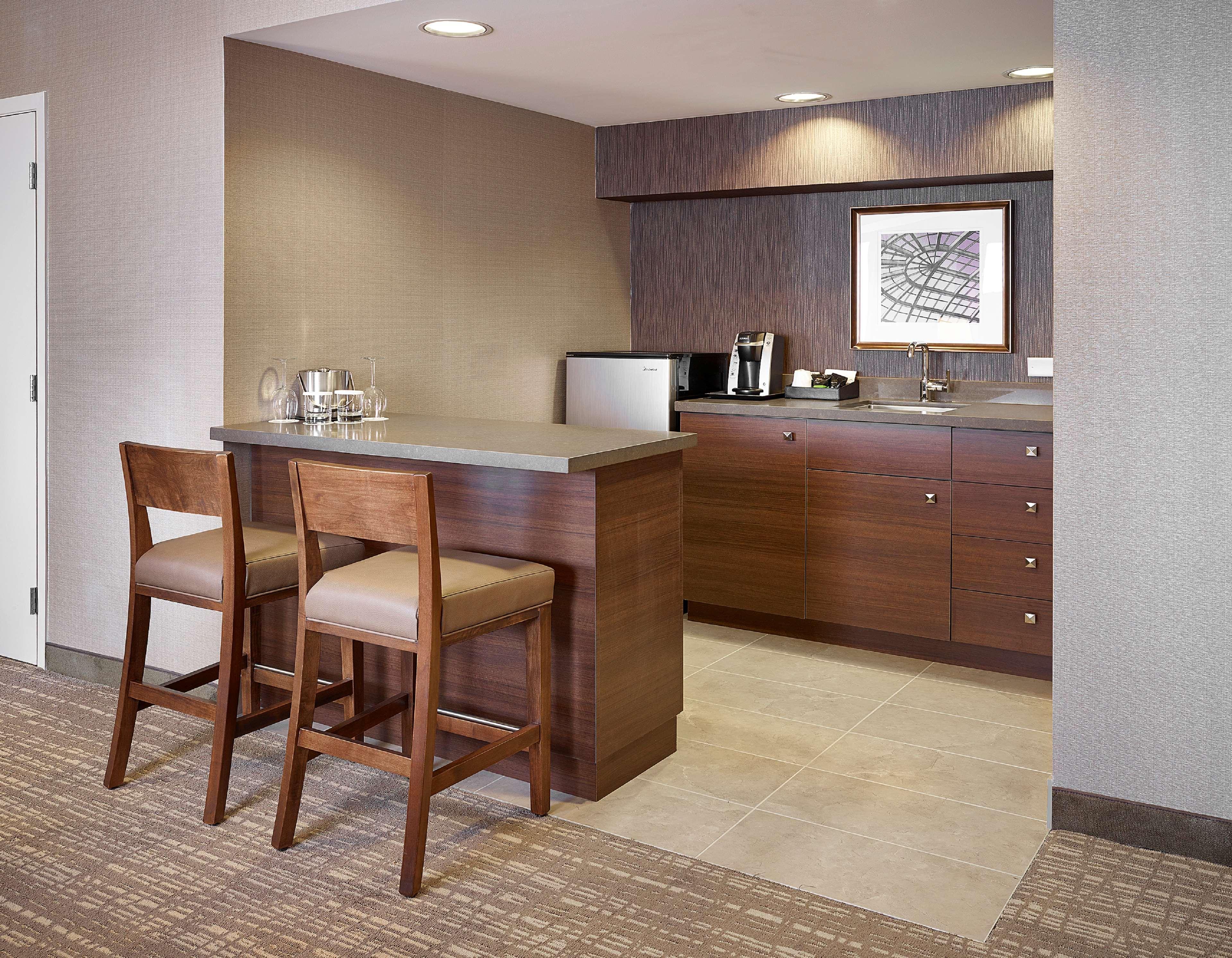 Doubletree By Hilton West Edmonton Hotell Exteriör bild