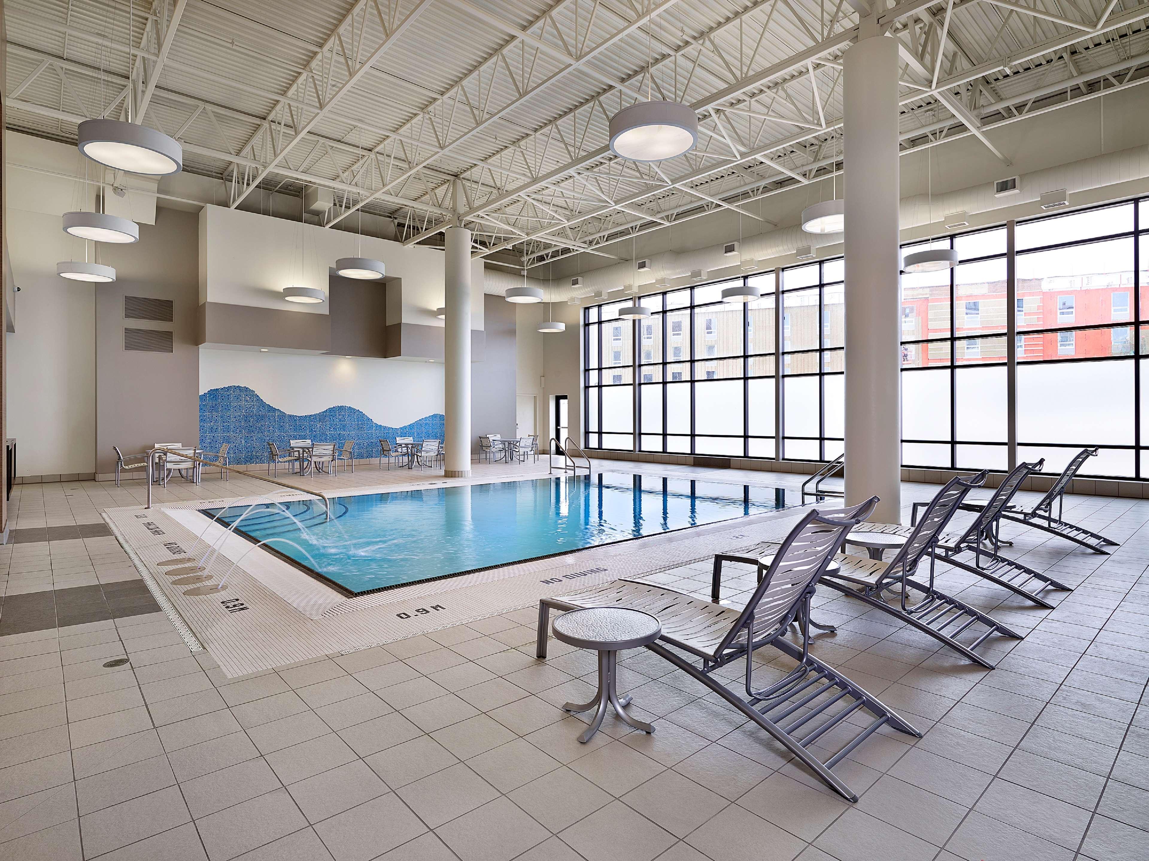 Doubletree By Hilton West Edmonton Hotell Exteriör bild