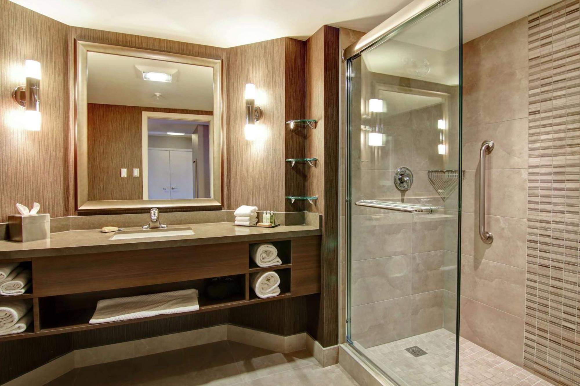 Doubletree By Hilton West Edmonton Hotell Exteriör bild