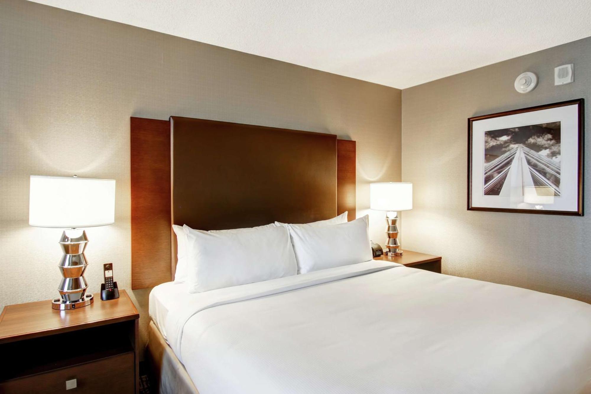 Doubletree By Hilton West Edmonton Hotell Exteriör bild