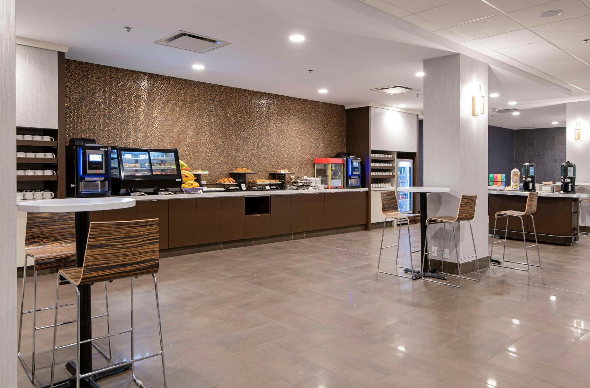 Doubletree By Hilton West Edmonton Hotell Exteriör bild