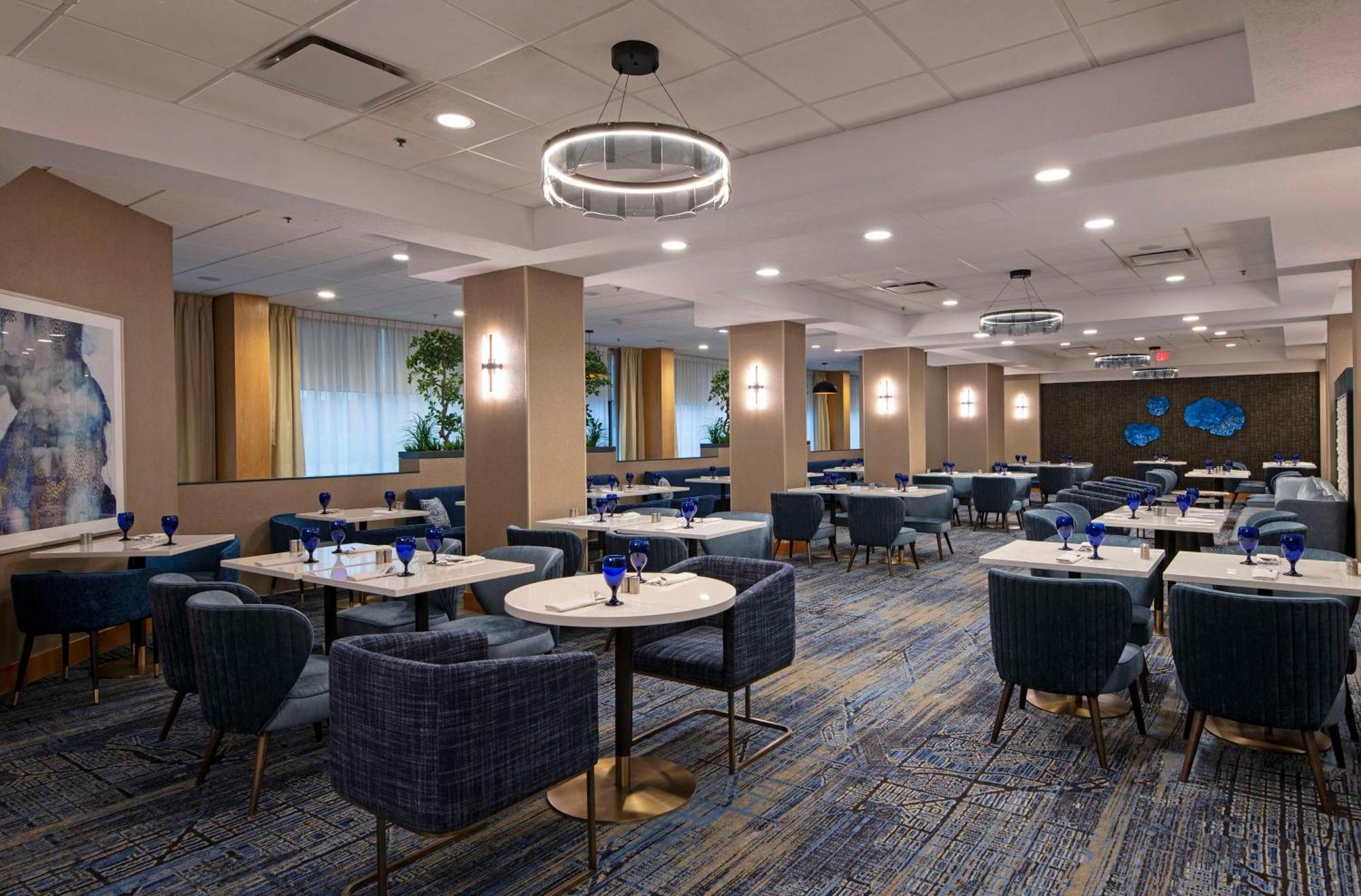 Doubletree By Hilton West Edmonton Hotell Exteriör bild