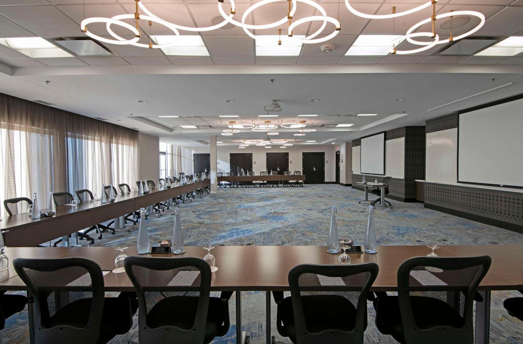 Doubletree By Hilton West Edmonton Hotell Exteriör bild