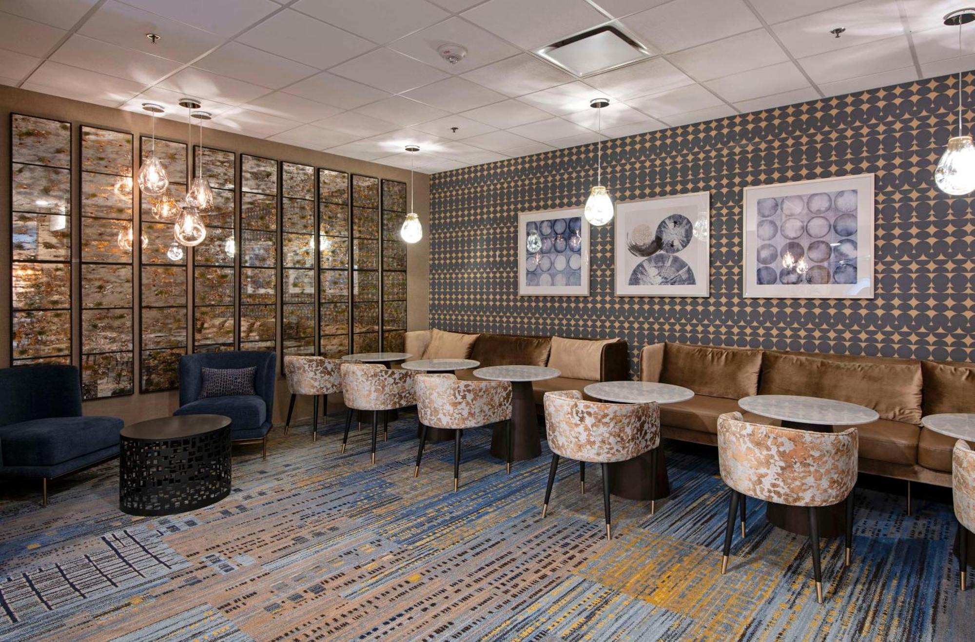 Doubletree By Hilton West Edmonton Hotell Exteriör bild