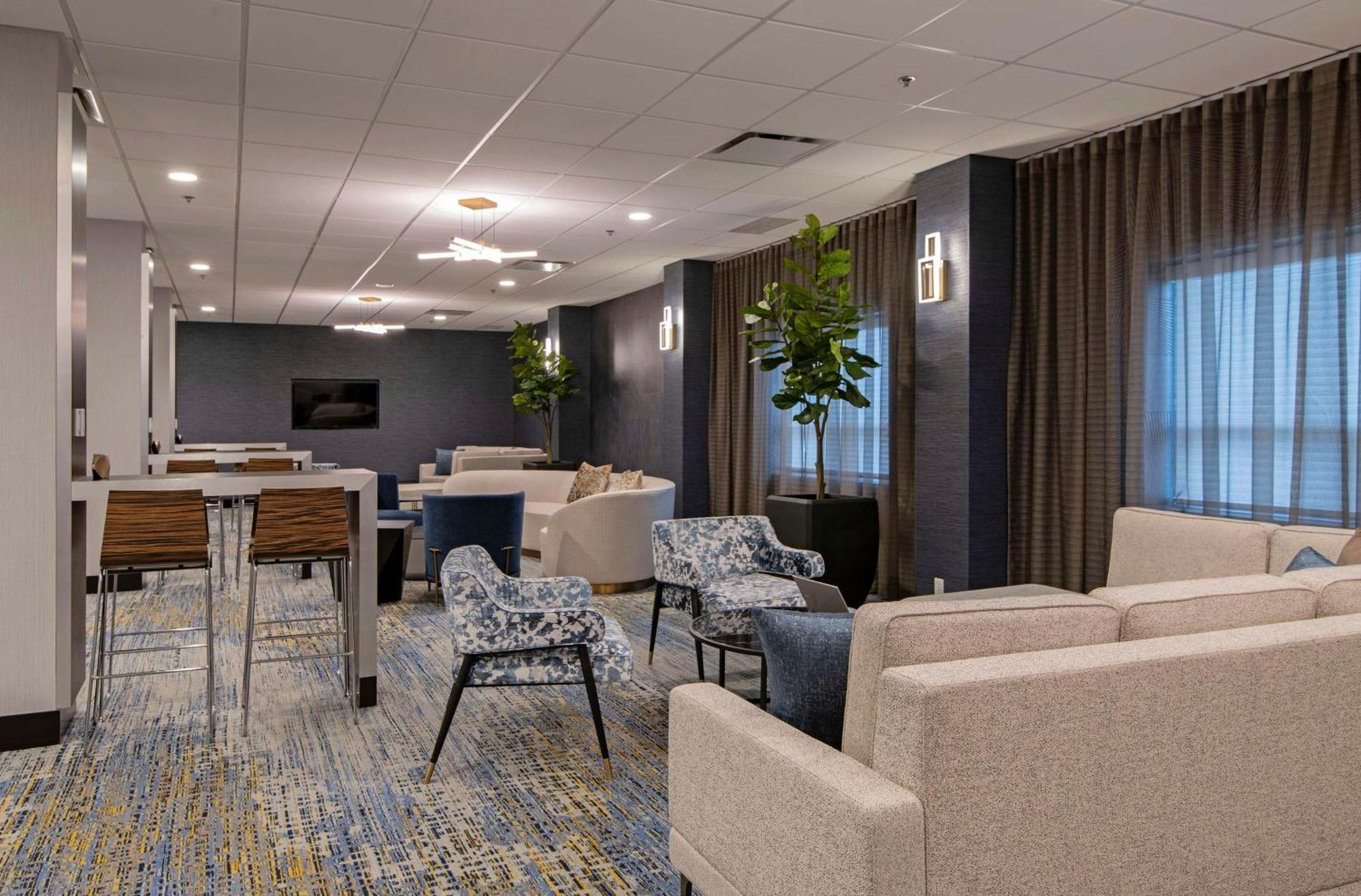 Doubletree By Hilton West Edmonton Hotell Exteriör bild