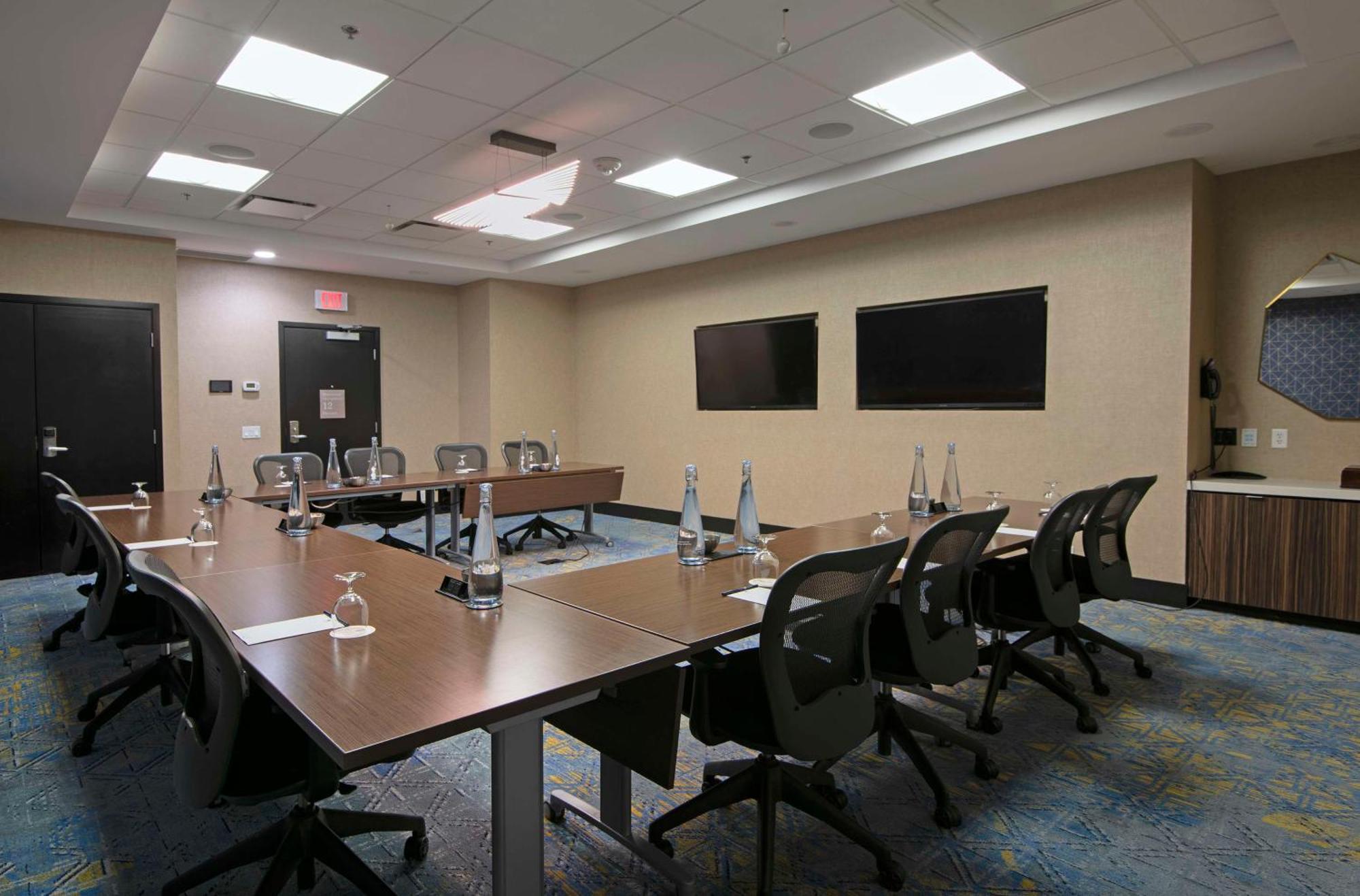 Doubletree By Hilton West Edmonton Hotell Exteriör bild